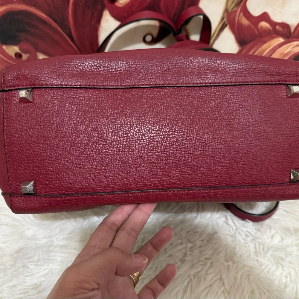 MCM Red Pebbled Leather Top-Handle Shoulder Bag🔥🔥